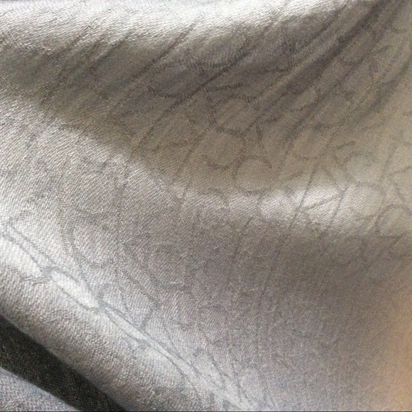 Calvin Klein ombré light blue and cream scarf - Picture 7 of 7